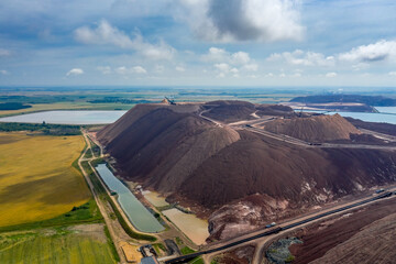 Obraz premium Salt and moon dunes and mountains at a fertilizer industrial plant.