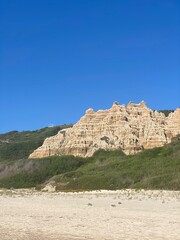 Formação rochosa na praia