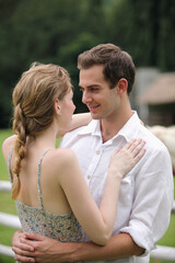 Obraz premium Man and woman embracing