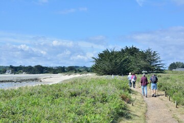 Obraz premium hiking on the path of the 