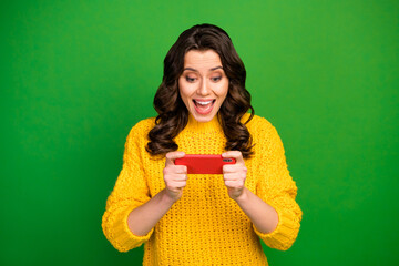 Portrait of surprised crazy girl use smartphone browse internet impressed by fast speed connection scream wow omg wear jumper isolated over bright shine color background