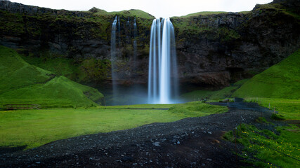 View of the Seljalandsfoss waterfall from the front
