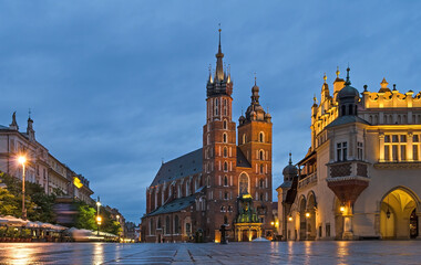 Naklejka premium Cloth Hall and Town Hall Tower illuminated at sunrise - Krakow, Poland