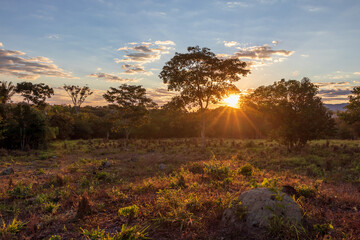 Nascer do sol na zona rural de Cavalcante, Goi&aacute;s, Brasil.