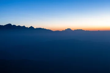 Foto op Plexiglas Kangchenjunga Vorm van Himalaya-bereik in de vroege ochtend vanaf Pikey-piek. Kangchenjunga-berg bij zonsopgang. Himalaya. Nepal.