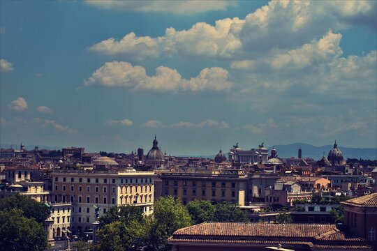 Panorama of Rome, on the rigth the altar of the fatherland.