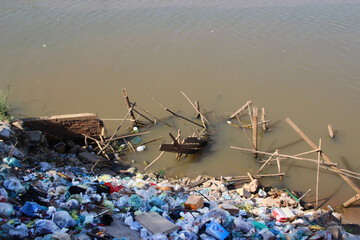 Fototapeta na wymiar Trash problem in Phnom Penh, 20, River