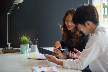 Asia business partner Who agreed to do business together and successfully two people working at the meeting