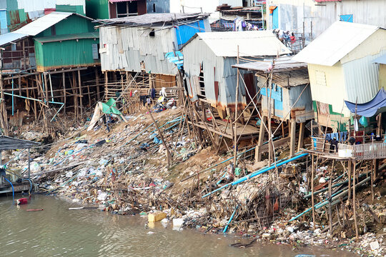 Trash problem in Phnom Penh, 9, River