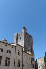 Fototapeta na wymiar Vieilles bâtisses derrière le château d'Uzès - Gard - France