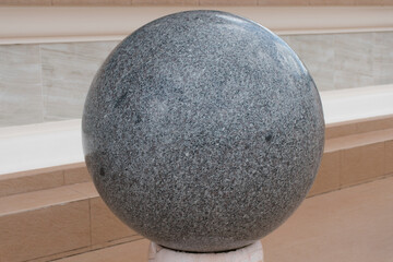 1 round stone set on a base