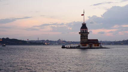 Fototapeta premium Maiden's tower in the afternoon, symbol of Istanbul