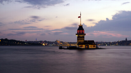 Fototapeta na wymiar Maiden's tower in the afternoon, symbol of Istanbul