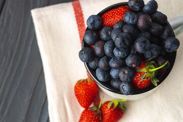 Fresh ripe strawberry and blueberry in bowl