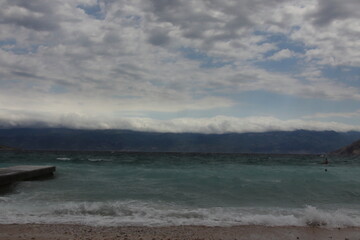 bedrohlicher himmel &uuml;ber kroatien an der der adria