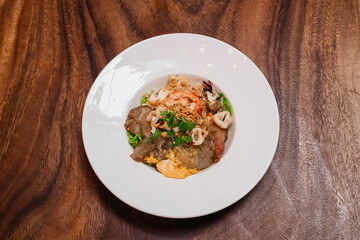 Stir-fried noodle chicken and seafood or 
