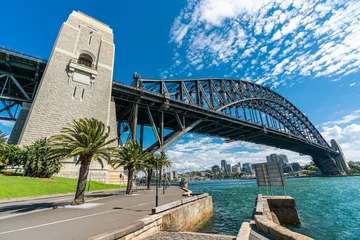Foto auf Acrylglas Sydney Harbour Bridge Blick auf die Sydney Harbour Bridge und die Skyline der Innenstadt von Sydney an einem schönen Tag, Australien