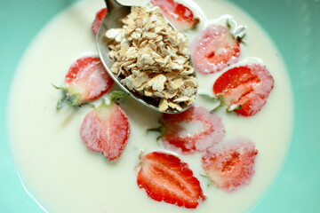 Strawberries with milk and oatmeal