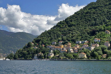Fototapeta na wymiar Panoramica del lago di Como in Italia, Overview of the lake of Como in Italy