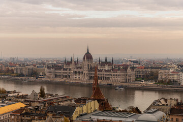 Fototapeta na wymiar Il parlamento Ungherese a Budapest