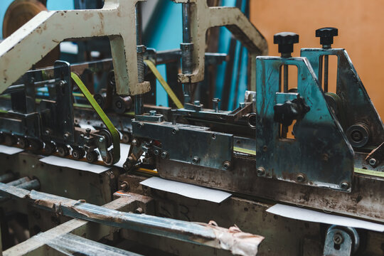 The line of assembly of cardboard packaging in boxes and finished products. Mechanism and production industry