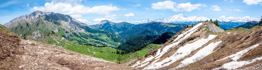 Fototapeta na wymiar Aravis et Mont Blanc