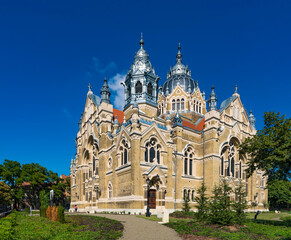 Fototapeta na wymiar Szeged Synagogue. It is a 1907 building designed by the Jewish Hungarian architect Lipot Baumhorn.