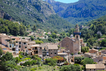 Fototapeta na wymiar village in the mountains, Mallorca, Valdemossa 