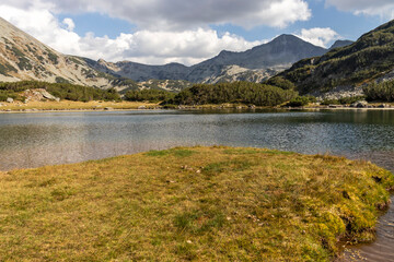 Obraz premium Muratovo lake at Pirin Mountain, Bulgaria
