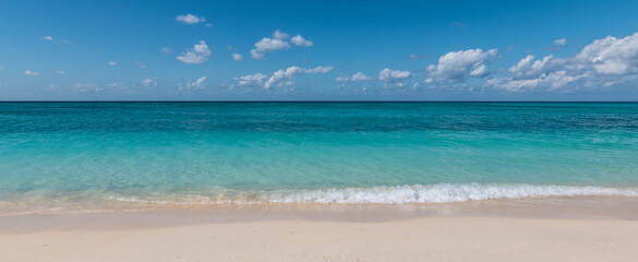 Fototapeta na wymiar Panoramic view of tropical white sand beach and sea of ​​the Cayman Islands.