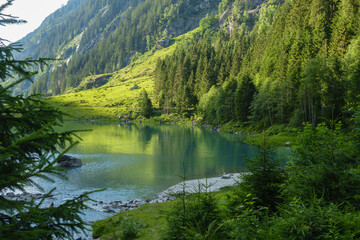 Fototapeta na wymiar Bergsee in den Tiroler Alpen