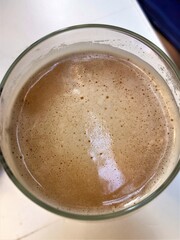 Thin foam layer on a cold beer