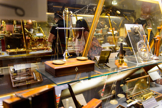 OXFORD, ENGLAND - JUL 10, 2016: Museum Of The History Of Science, Broad Street, Oxford, England. It Holds A Collection Of Scientific Instruments From Middle Ages To The 19th Century.