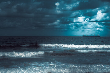 Fototapeta na wymiar storm over the sea