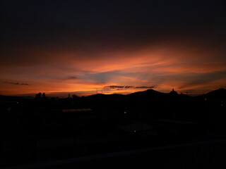 Atardecer de colores en medio de la cuarentena del Covid-19 en Oaxaca, M&eacute;xico
