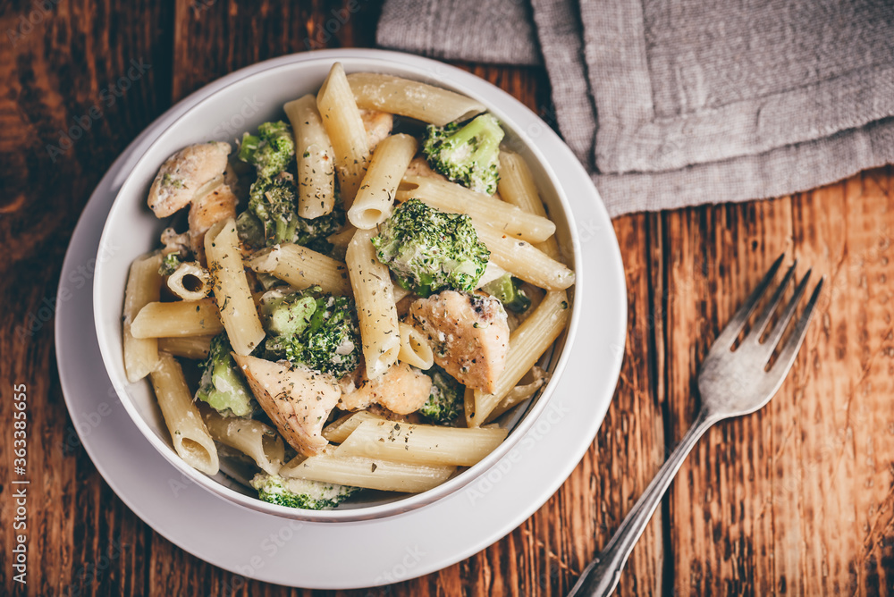 Wall mural Pasta with chicken and broccoli