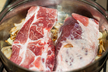 Beef steaks cooked to the pan with onions, Andean potatoes, fine herbs and spices.