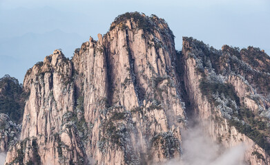 Fototapeta na wymiar Clouds by the mountain peaks of Huangshan National park.