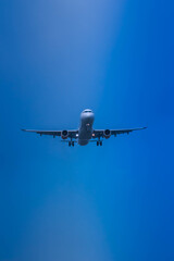 Aereo mentre atterra all'aeroporto El-Prat di Barcellona.