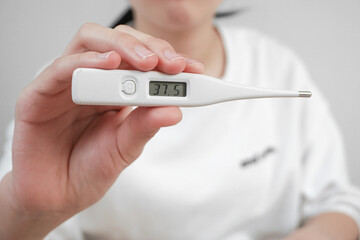 Covid-19 temperature measurement standard 37.5°C.  コロナウイルスの検温基準　３７．５℃