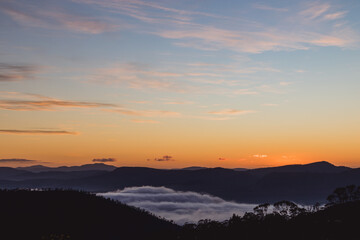 Obraz premium sunrise sky with beautiful clouds rolling over the hills of Tasmania