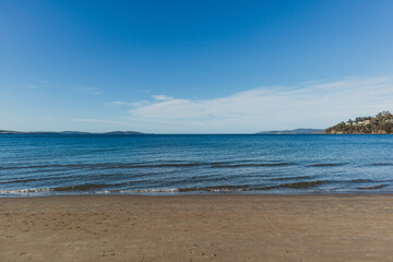 Fototapeta na wymiar sunny coastal landscape in Kingston Beach in Tasmania, Australia