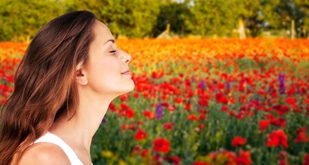 Naklejka premium Happy young woman with perfect skin on outdoor background