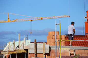 Bauarbeiter (Maurer) auf der Baustelle