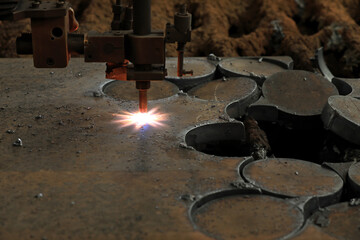 Automatic cnc plasma cutting with computer. An electrical arc is then formed within the gas, between an electrode near or integrated into the gas nozzle and the work piece itself.