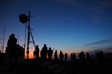 Fototapeta na wymiar Silhouette of people sunset 