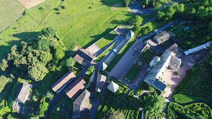 Village de la Roque-Gageac dans le Périgord en France vue du ciel