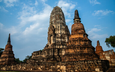 Fototapeta premium Wat Ratcha Burana, Ayutthaya historical park, Thailand