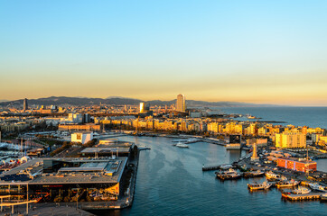 Seilbahn von Barcelona im Abendlicht