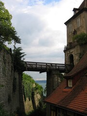 Fototapeta na wymiar Ale Burg mit Brücke
